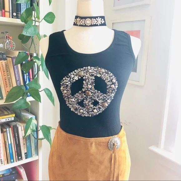 Peace Sign Embellished Tank Top - Picture 3 of 7